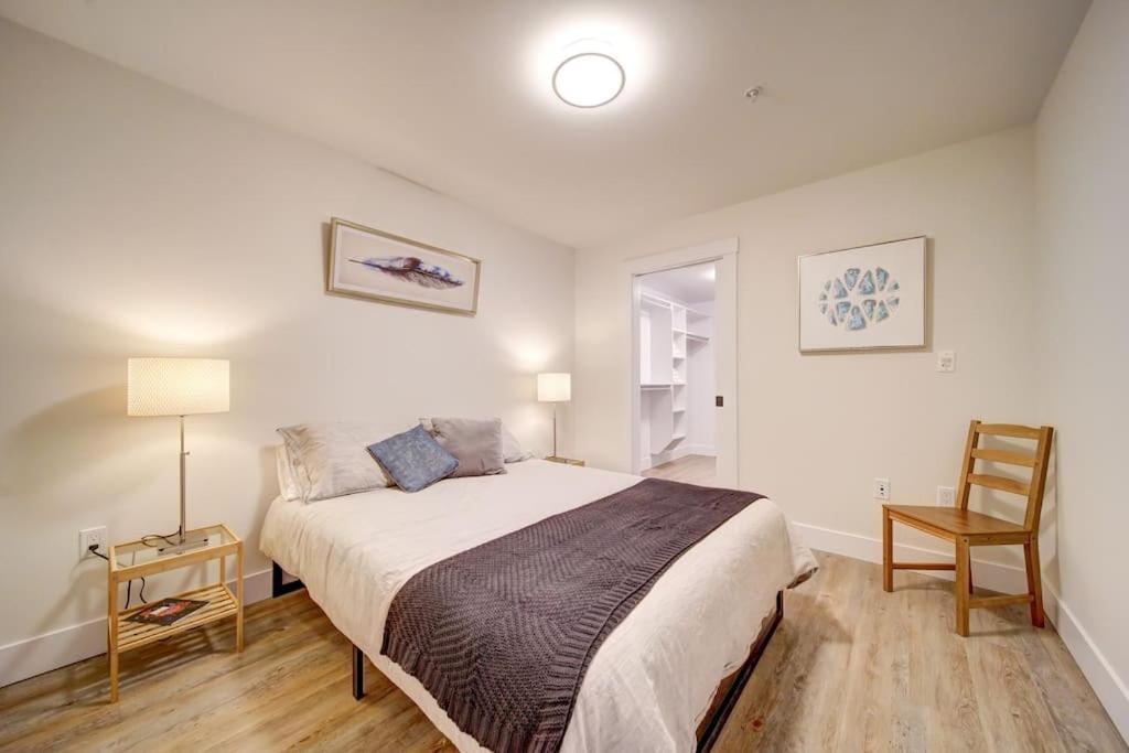 Luxurious Modern 2Br Condo Sleeps 5 Coffee, Ac, Wifi Halifax Exterior photo