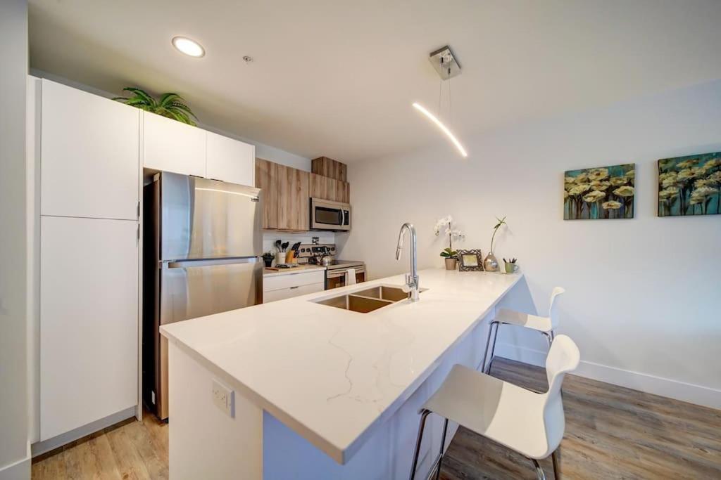 Luxurious Modern 2Br Condo Sleeps 5 Coffee, Ac, Wifi Halifax Exterior photo