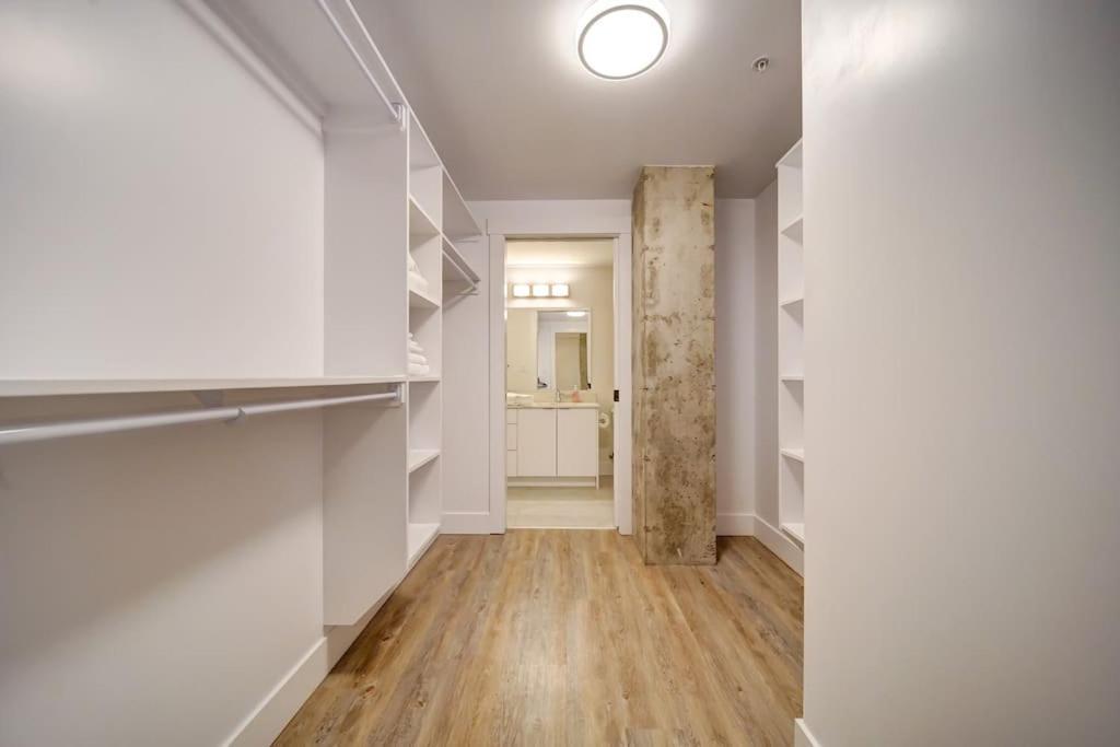 Luxurious Modern 2Br Condo Sleeps 5 Coffee, Ac, Wifi Halifax Exterior photo