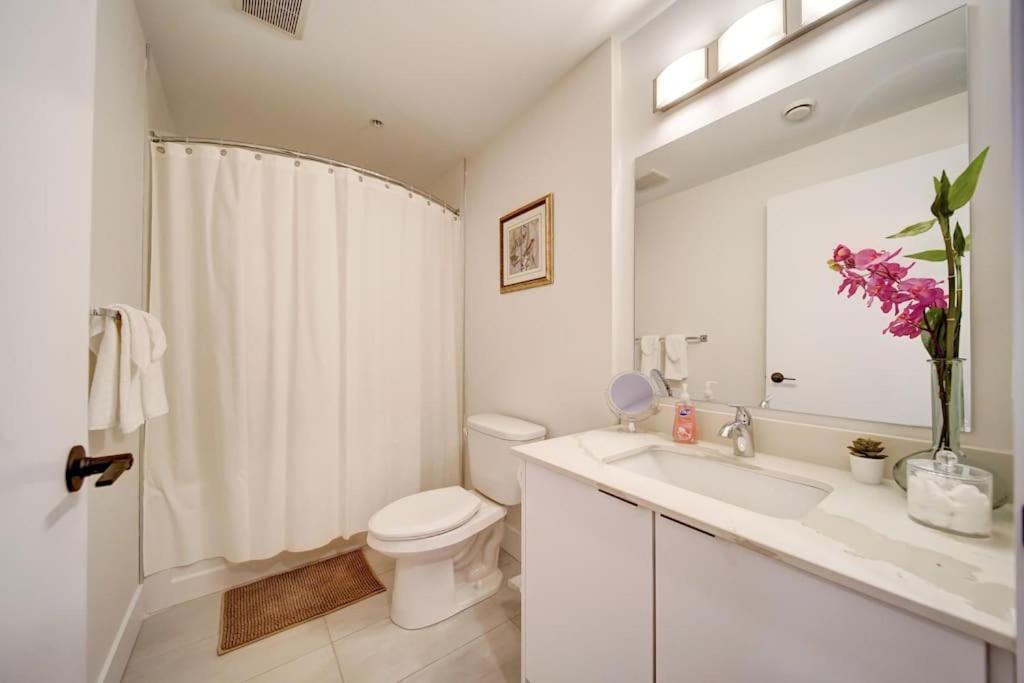 Luxurious Modern 2Br Condo Sleeps 5 Coffee, Ac, Wifi Halifax Exterior photo