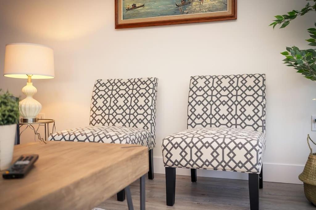 Luxurious Modern 2Br Condo Sleeps 5 Coffee, Ac, Wifi Halifax Exterior photo