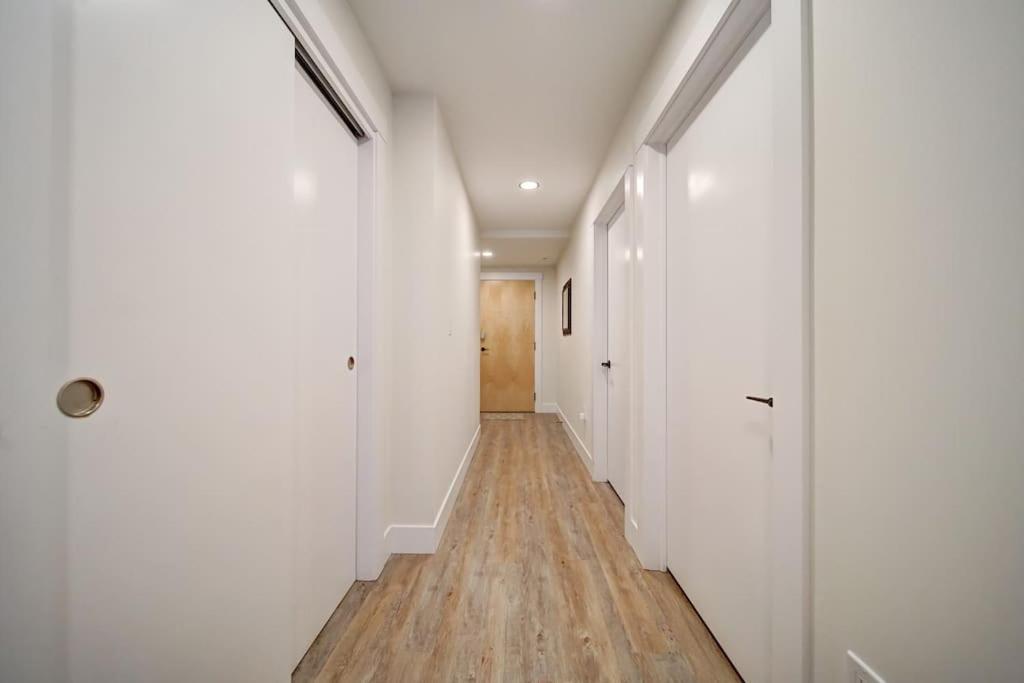 Luxurious Modern 2Br Condo Sleeps 5 Coffee, Ac, Wifi Halifax Exterior photo