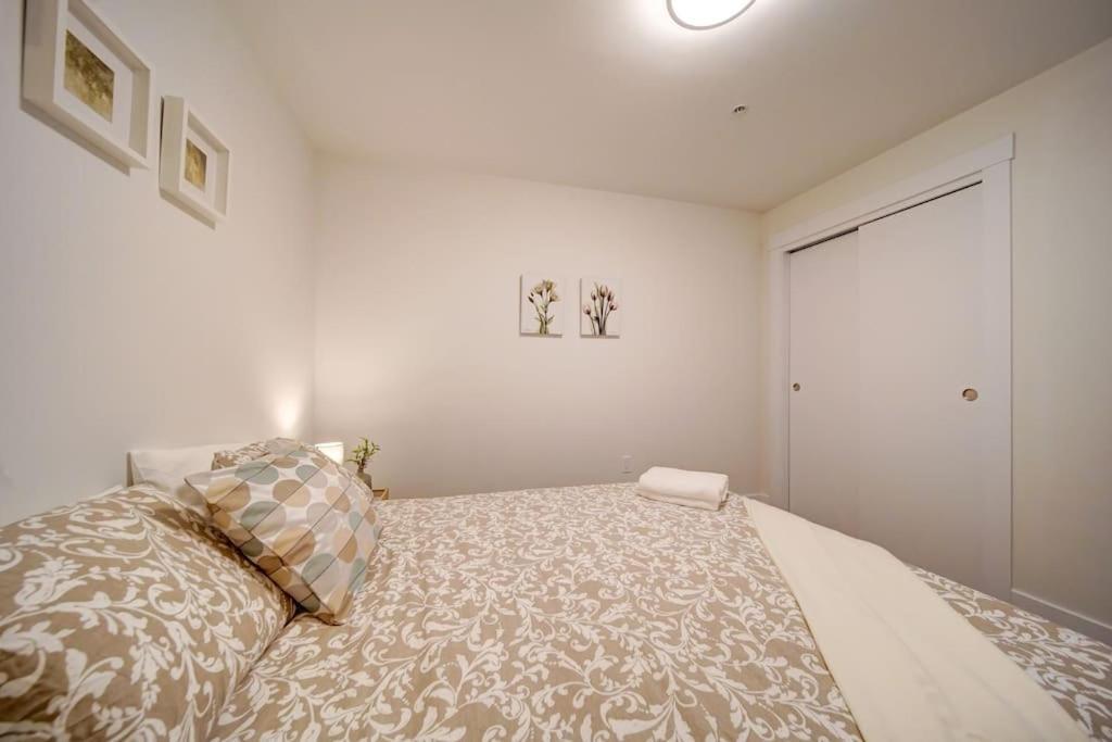 Luxurious Modern 2Br Condo Sleeps 5 Coffee, Ac, Wifi Halifax Exterior photo