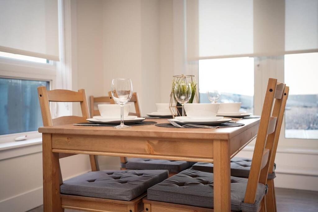 Luxurious Modern 2Br Condo Sleeps 5 Coffee, Ac, Wifi Halifax Exterior photo